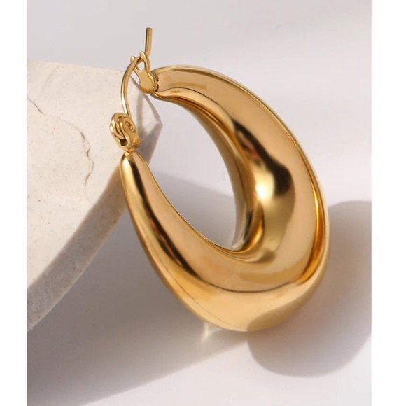 18K Gold Plated Smooth Stainless Steel Hoop Earrings - Picture 4 of 5